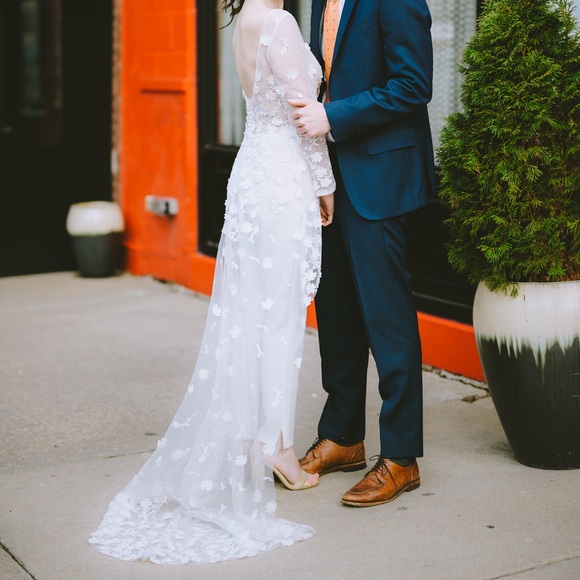 White jumpsuit with floral appliqué train - Picture 3 of 3